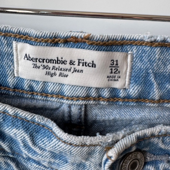 Abercrombie & Fitch The 90s Relaxed Jean High rise jeans Medium Wash 31 - Picture 6 of 9
